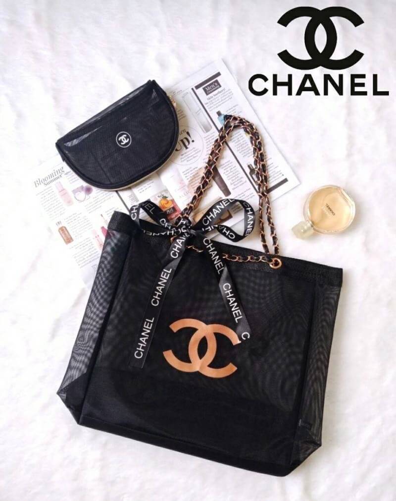 Chanel Shopping Ribbin bag Gold Chain With + Cosmetic Pouch กระเป๋าสะพายใบใหญ่ทรง Shopping พร้อมกระเป๋าใส่เครื่องสำอางค์ ใบเล็ก จากงานพรีเมี่ยมกิ้ฟของแท้นำเข้าจาก Chanel Perfume Counter ใบใหญ่วัสดุ Nylon โปร่ง อะไหล่โรสโกลด์ เปิดปิดด้วยแถบแม่เหล็กซ่อนด้าน
