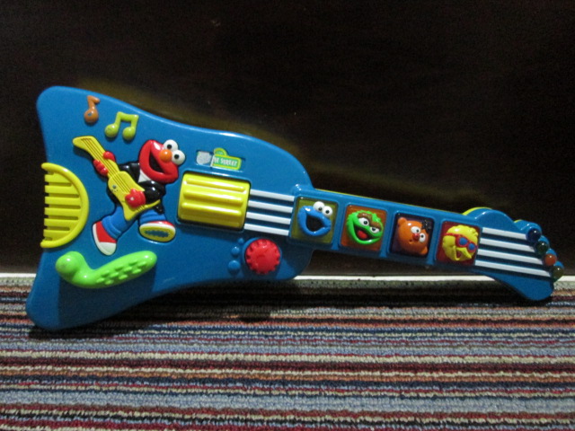 Sesame Street Elmo's Rock & Roll Guitar ของเล่นมือสอง