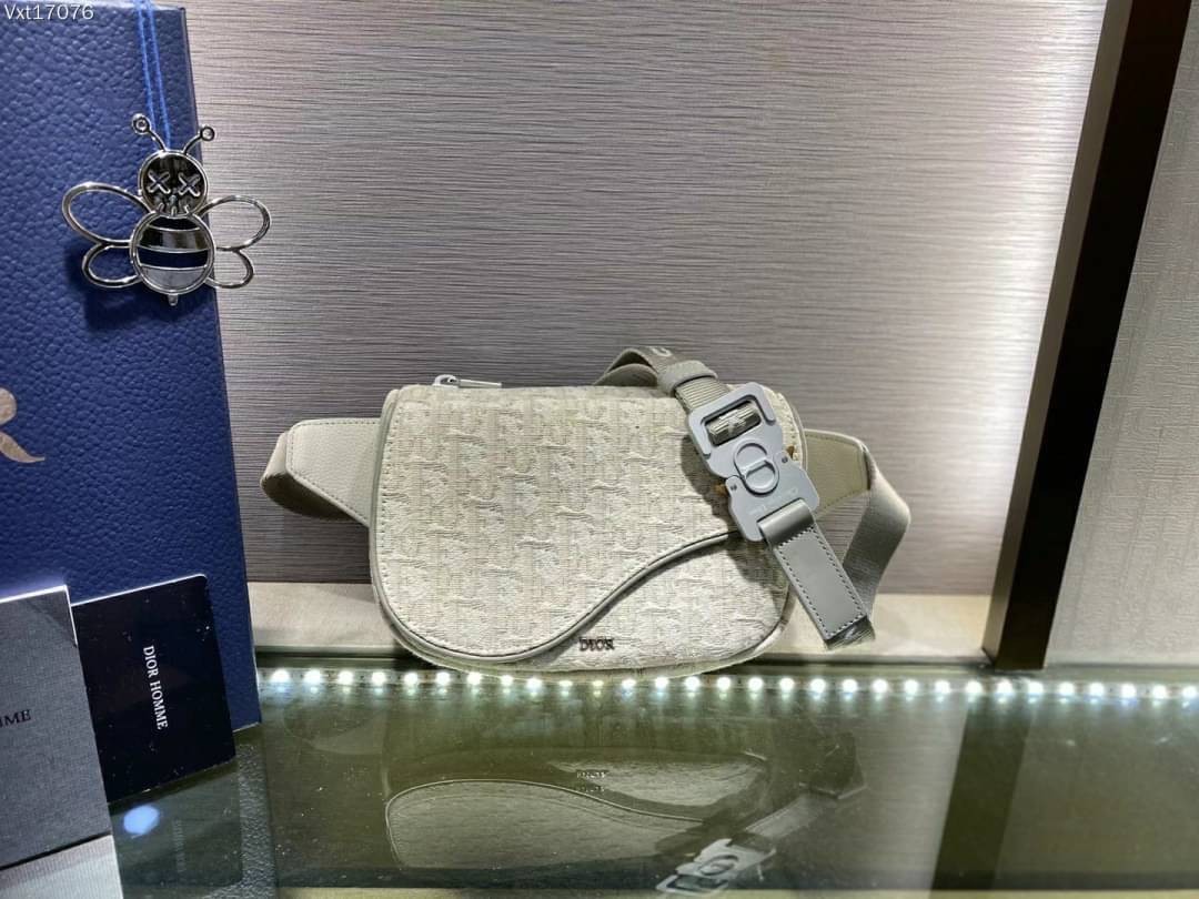 CHRISTIAN DIOR BEIGN AND OBLIQUE JACQUARD SADDLE BELT BAG / Dior Belt Bag เกรดใช้งานสลับของแท้ เกรดออริจินอล ภาพสินค้าถ่ายจากงานขายจริง ใช้งานต่างประเทศได้