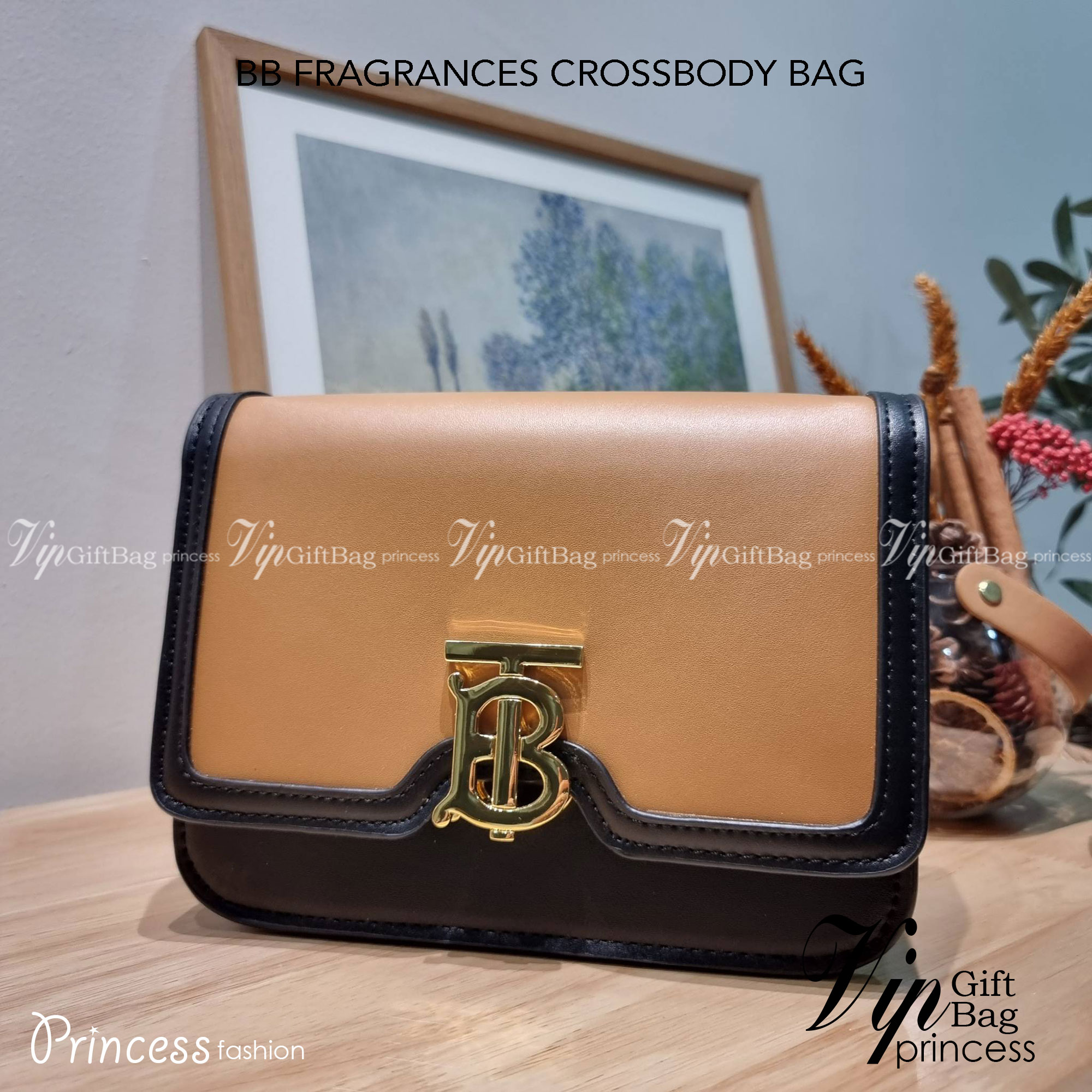 BURBERRY FRAGRANCES CROSSBODY BAG / BURBERRY SMALL CHECK CANVAS AND LEATHER TB BAG เบสท์ไอเท็ม!! คอลเลคชั่นที่ปังตลอดปี รอบนี้ออกแบบสไตล์ผู้ดีอังกฤษ เป็นเอกลักษณ์ london check โดดเด่น