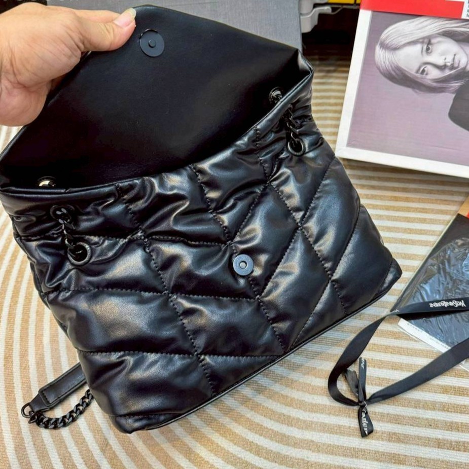 YSL puffer small in nappa leather Bag กระเป๋าสะพายทรงสวยสุดหรู รุ่นยอดนิยม ทรงสวย ใช้ได้บ่อยไม่มีเบื่อ ดีไซน์เรียบหรู ออกแบบมาให้ใช้งานได้สะดวกด้วยกระดุมแม่เหล็ก พับทรงเข้ารูป