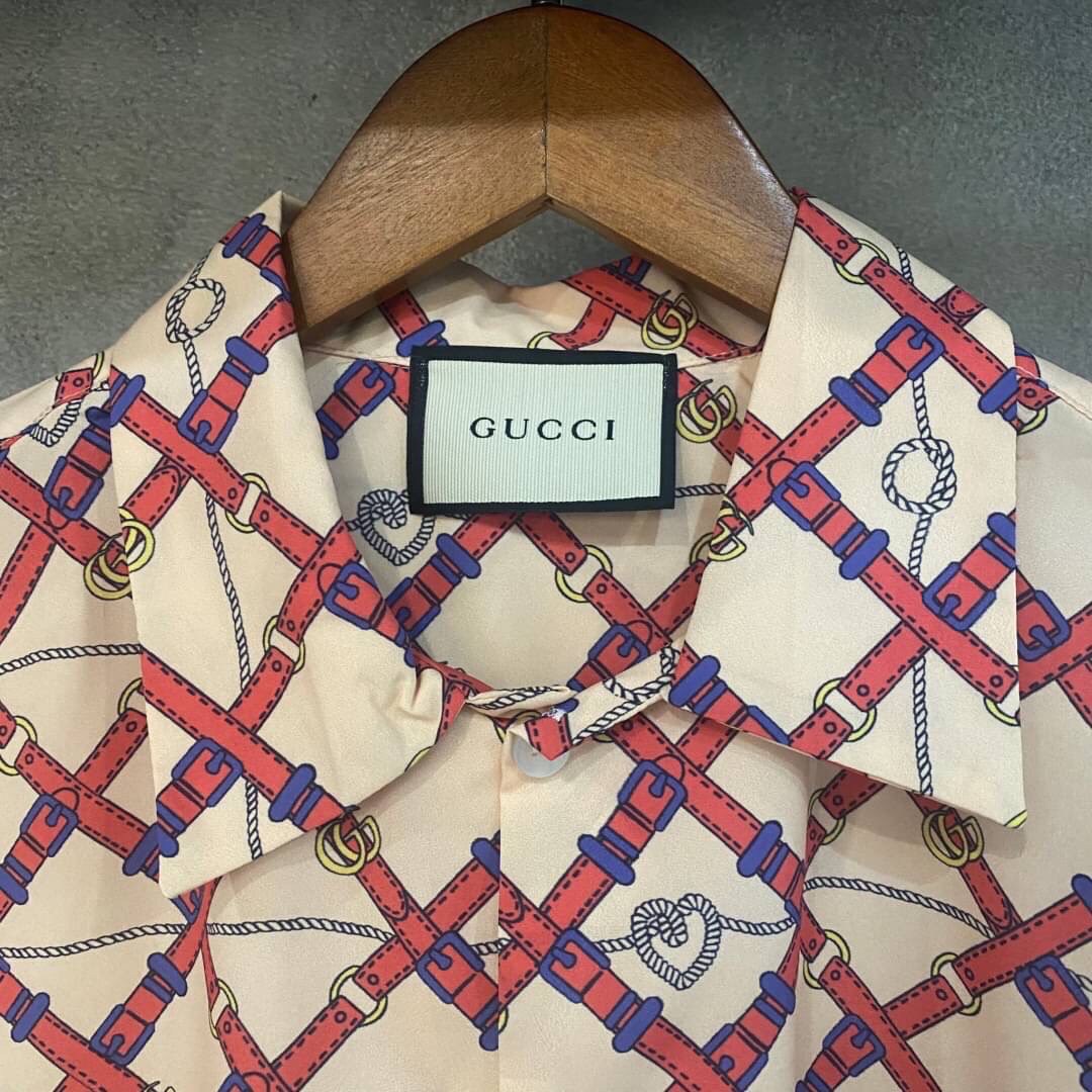 Gucci Oversized paper effect Bowling Print Shirt / Gucci Men's Shirts / Gucci Shirt งานเกรดออริจินอล พิมพ์ลายคมชัด มีป้ายแท็กที่คอเสื้อทุกตัว พร้อมส่งที่ไทย ภาพสินค้าถ่ายจากงานขายจริง ใช้งานต่างประเทศได้