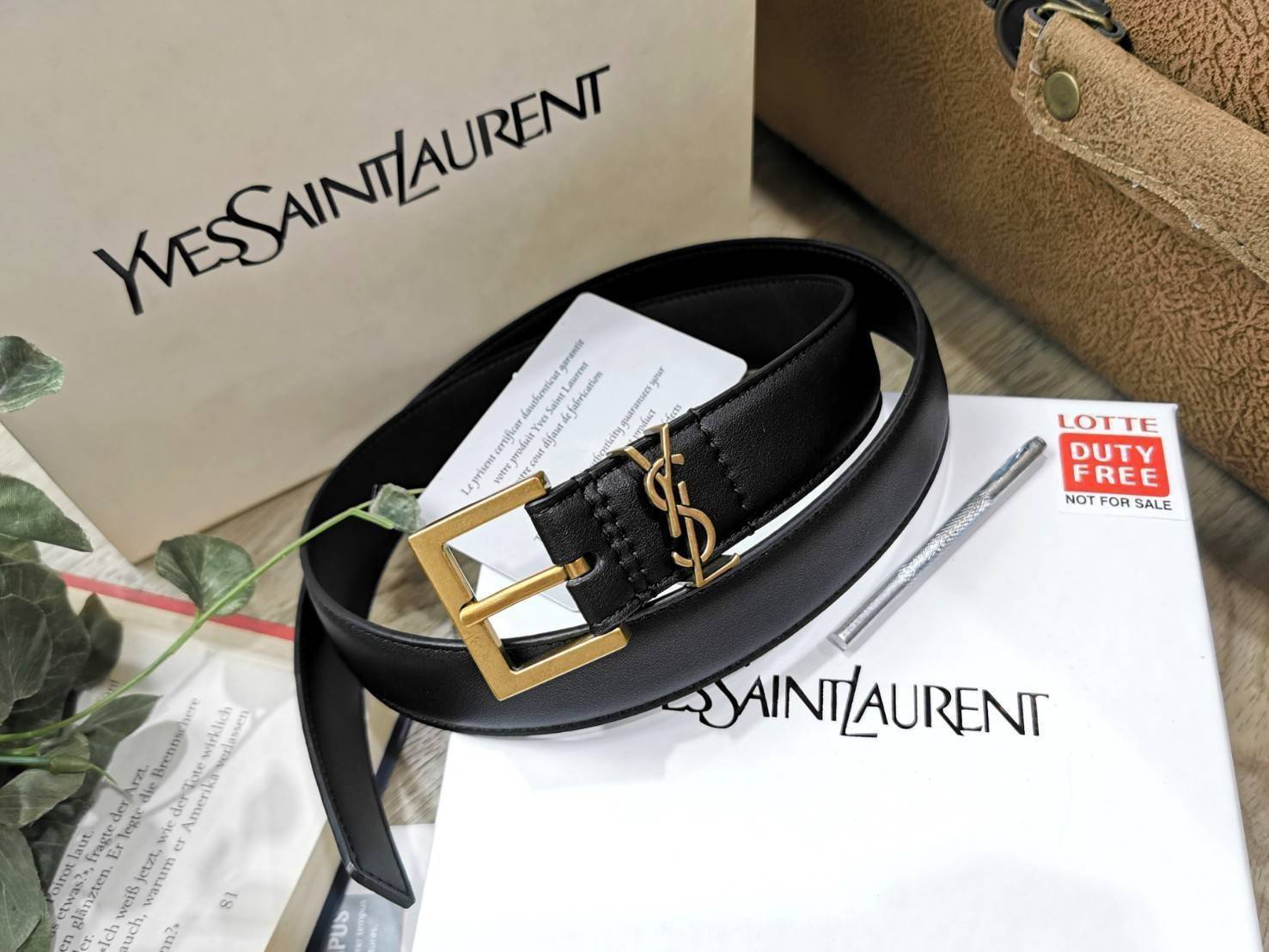 พรีเมี่ยมกิ๊ฟแท้ 100% 】YSL YVES SAINT LAURENT 3D LOGO Leather Belt VIP Gift With Purchase (GWP) เข็มขัดหนังแท้ดีไซน์สวยสุดคลาสสิคพรีเมี่ยมกิ๊ฟ Limited Edition จาก YSL YVES SAINT LAURENT DutyFree โดดเด่นที่หัวเข็มขัด3Dโลโก้แบรนด์สีทองสายเข็มขัดหนังแท้