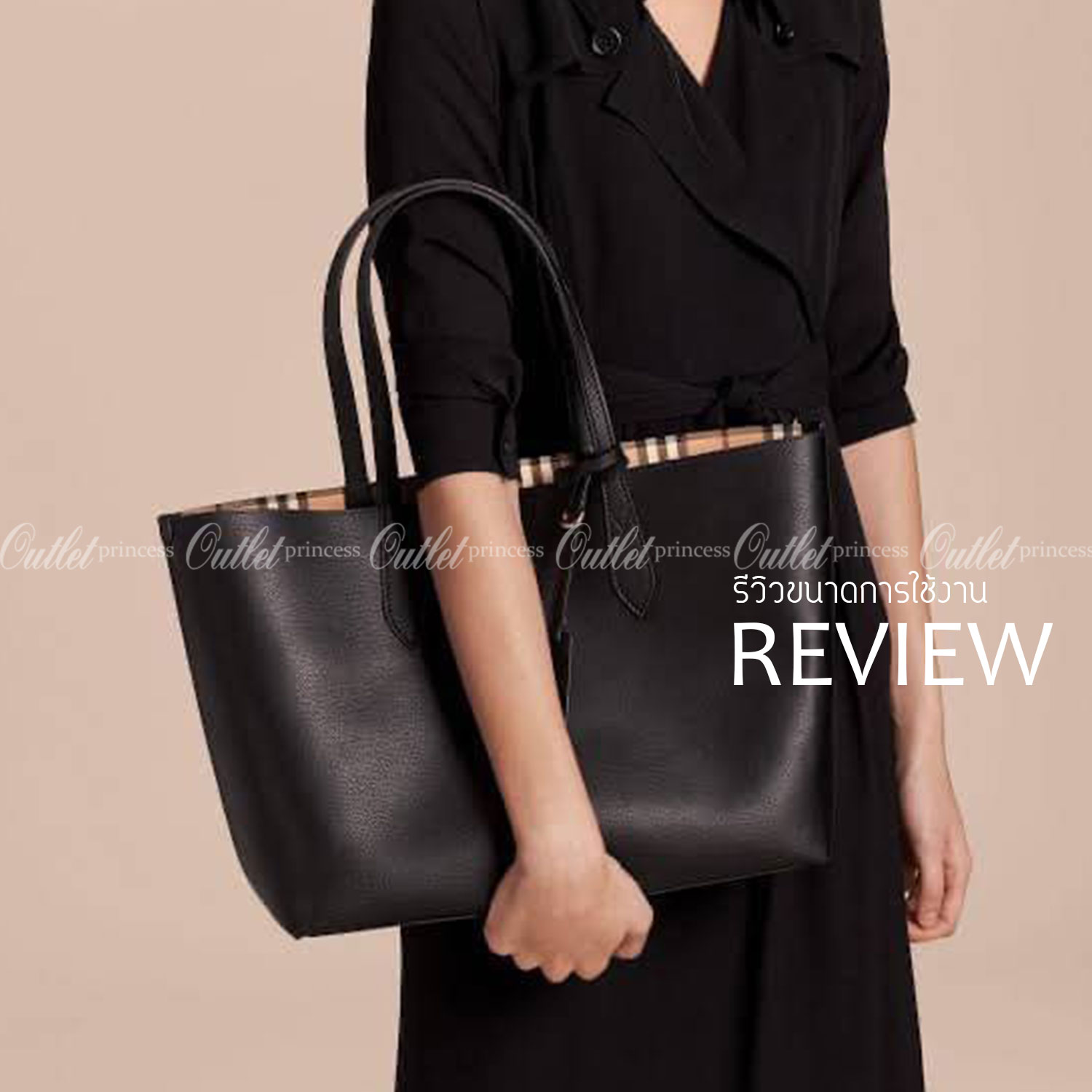 BURBERRY Leather Haymarket Check Medium Reversible Tote Bag กระเป๋าสะพายไหล่ทรงช้อปปิ้ง ทรงคลาสสิค ฮิตตลอดกาล ทรงสวยขนาดกำลังดี ตัวกระเป๋า วัสดุหนัง Pu ด้านหน้าติดโลโก้แบรนด์ ด้านในเป็นลายแรนด์ **สามารถใช้ได้ทั้ง2ฝั่ง ประดับด้วยป้ายแท็คหนัง ภายในช่องหลัก 