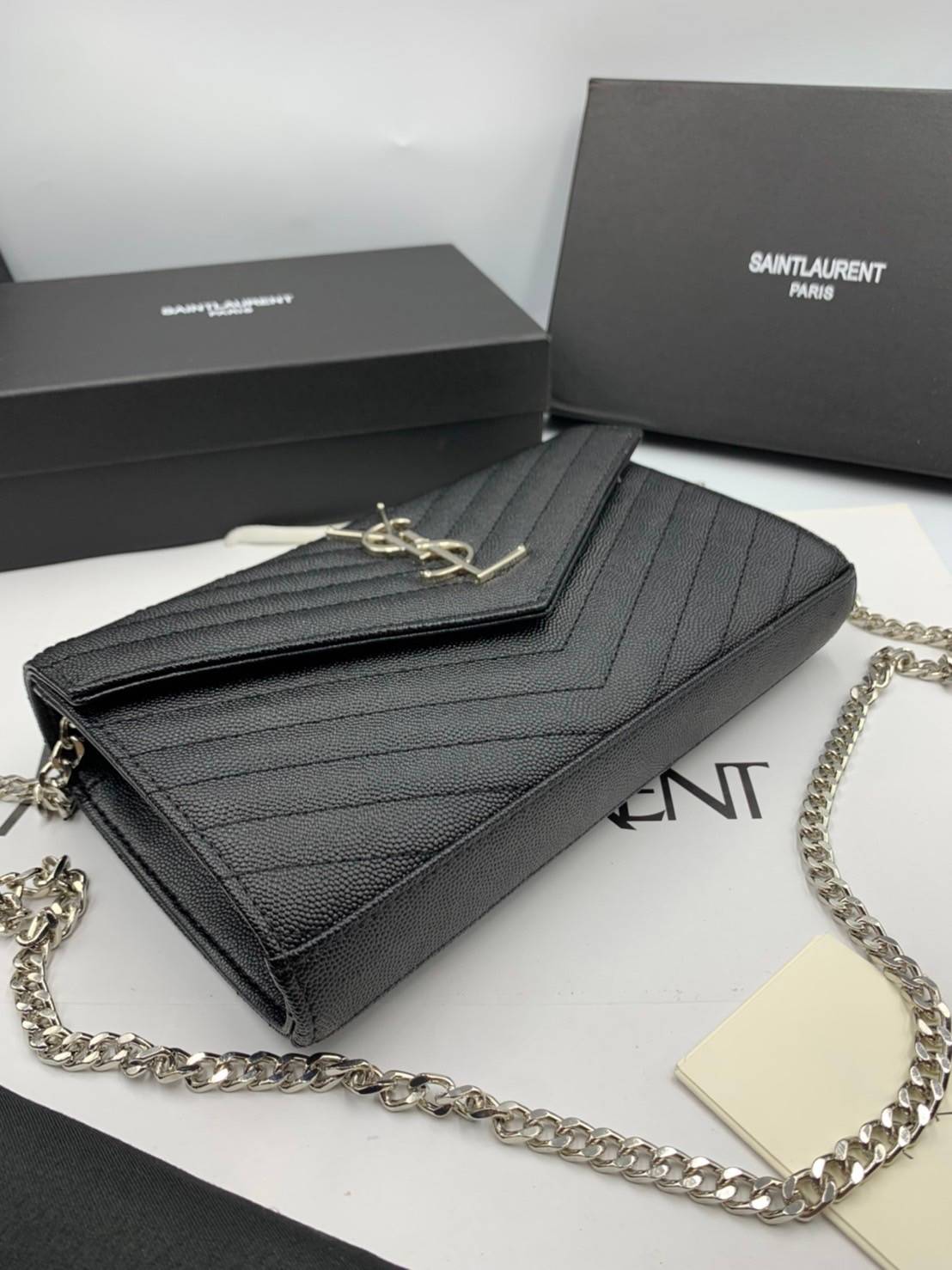 VIP GIFT 】หนังแท้ YSL WOC 9" Saint Laurent Chain Wallet Envelope Woc Monogram Black Leather Cross Body Bag กระเป๋าเงิน wallet on chain ที่มาพร้อมสายสะพายแบบโซ่ ขนาด 9” หนังวัวติดโลโก้ YSL มีทั้งอะไหล่เงิน ทอง และดำ ด้านในมีช่องซิป และช่องใส่การ์ด เรี