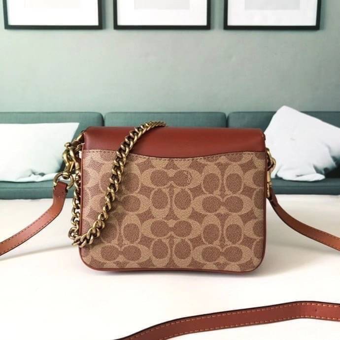 3สาย Coach 89089 Cassie Crossbody 19 In Signature Canvas เรียบหรู ดูดี ต้องไอเท็มนี้เลยจ้า กระเป๋าถือ/สะพายข้าง สุดพิเศษ!! มีสายมาให้ถึง 3 แบบ!! สลับใช้แมทช์ตามสไตล์ได้เลย วัสดุหนังแคนวาสสลับหนังเรียบ เปิด-ปิดด้วยตัวบิดล็อค ภายในแบ่งสัดส่วนอย่างดี ใส่ของไ