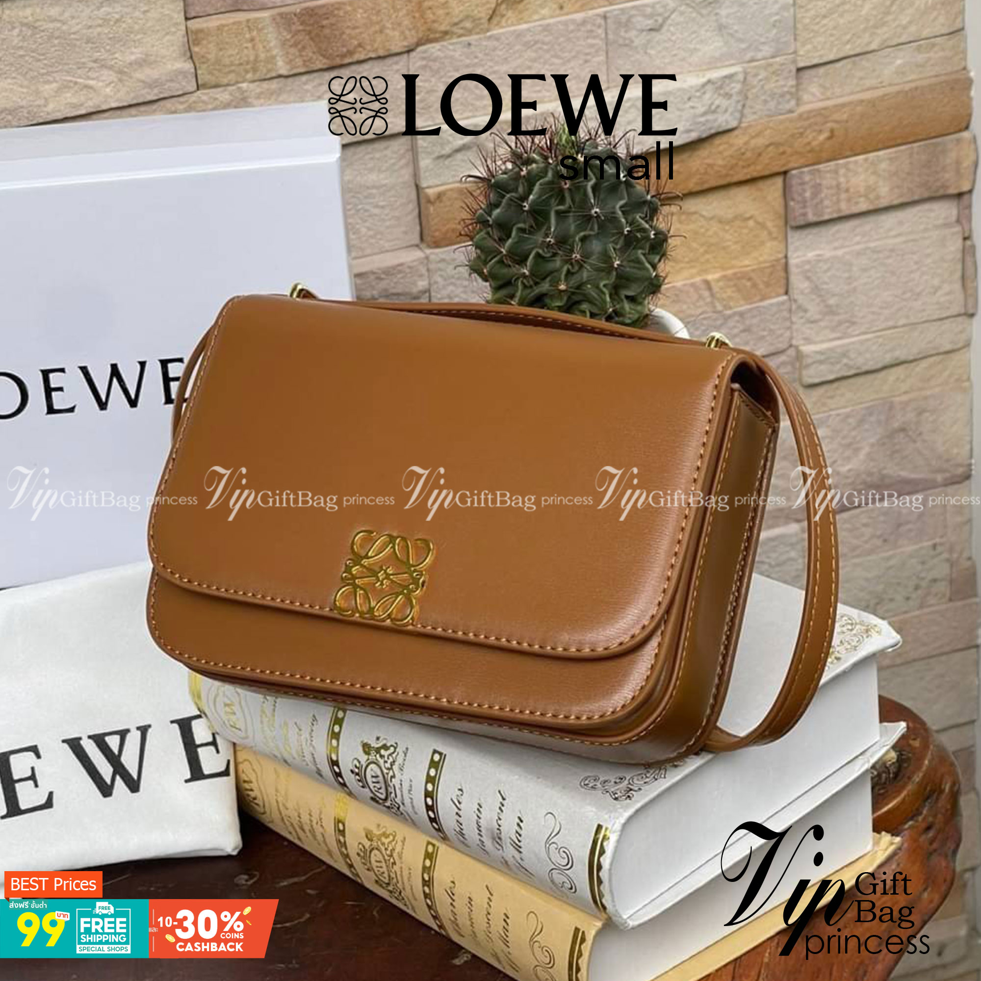 small : LOEWE Goya anagram small leather shoulder bag มาทำความรู้จักทุกดีเทลของ กระเป๋า GOYA ไอเท็มใบใหม่ล่าสุดจาก Loewe ด้วยรูปทรงกล่องอันคลาสสิกที่มาพร้อมรายละเอียดอันน่าค้นหา ด้วยรูปทรงบ็อกสุดคลาสสิก พร้อมโครงสร้างที่กะทัดรัดเปี่ยมไปด้วยสเน่ห์น่าค้นหา 