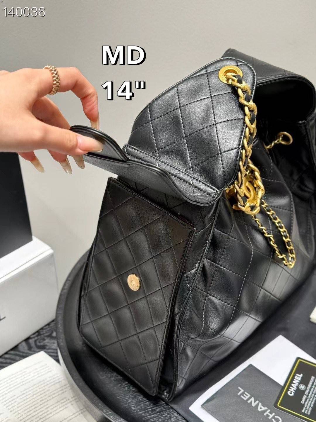 CHANEL 25 Medium Handbag กระเป๋าสะพายทรงโฮโบใบใหญ่ คอลใหม่ล่าสุด ต้อนรับฤดูกาล SPRING-SUMMER 2025 รูปทรงใช้งานได้จริง จุของได้ ถือเก๋ๆ เอวี่เดย์ลุค บอกเลยว่าดีไซน์เก๋มาก