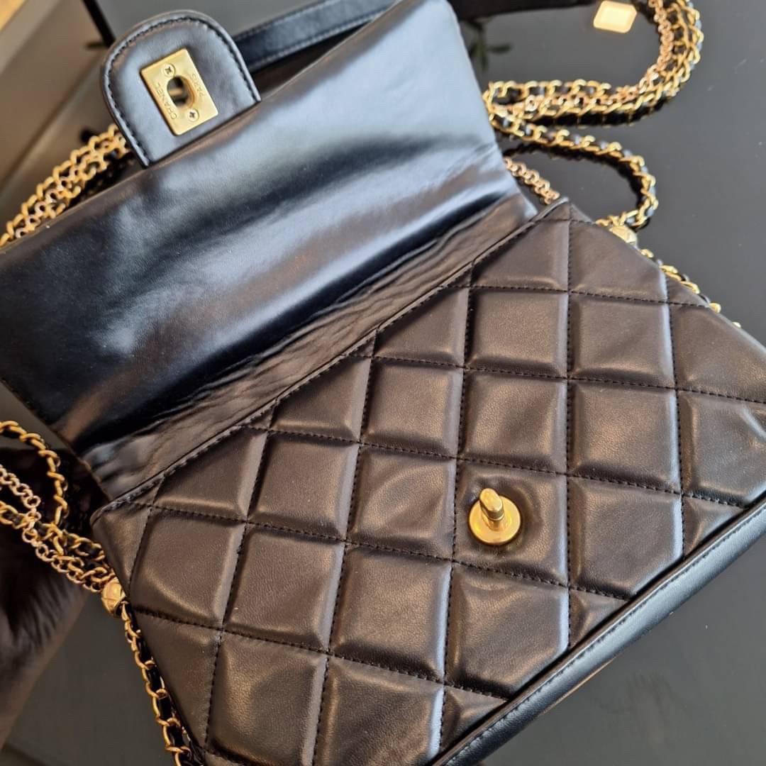 CHANEL flap bag with chain / CHANEL VIP CROSSBODY BAG กระเป๋าทรงสะพายข้าง หนังพียูพรีเมี่ยมหนังนิ่ม อะไหล่ทองวินเทจทั้งใบ