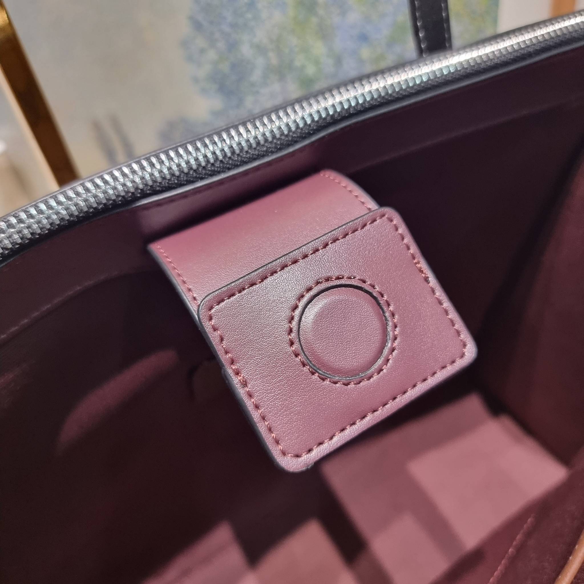 COACH NINA TOTE IN SIGNATURE CANVAS CL399 พร้อมส่ง 2 สี กระเป๋าโท้ทสะพายไหล่ ใบใหญ่ คอลเลคชั่นใหม่ ตอบโจทย์คนที่ชอบใส่ของเยอะๆได้อย่างดี ดีไซน์รูปทรงคลาสสิค เรียบหรู