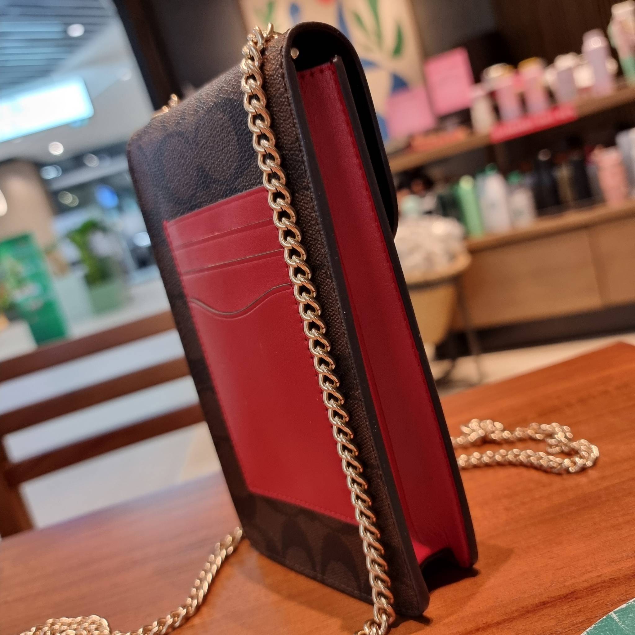 COACH F73486 NORTH/SOUTH PHONE CROSSBODY IN SIGNATURE CANVAS WITH FRUIT 🍒🍓🍋 แจกความสดใสกันอีกครั้ง!! กับกระเป๋าสะพายเอนกประสงค์ Case phone ใส่โทรศัพท์มือถือได้ทุกรุ่น ดีไซน์ลายผลไม้ฉ่ำๆ สวยมีเสน่ห์ 💖 วัสดุหนังแคนวาสคุณภาพ ฝ