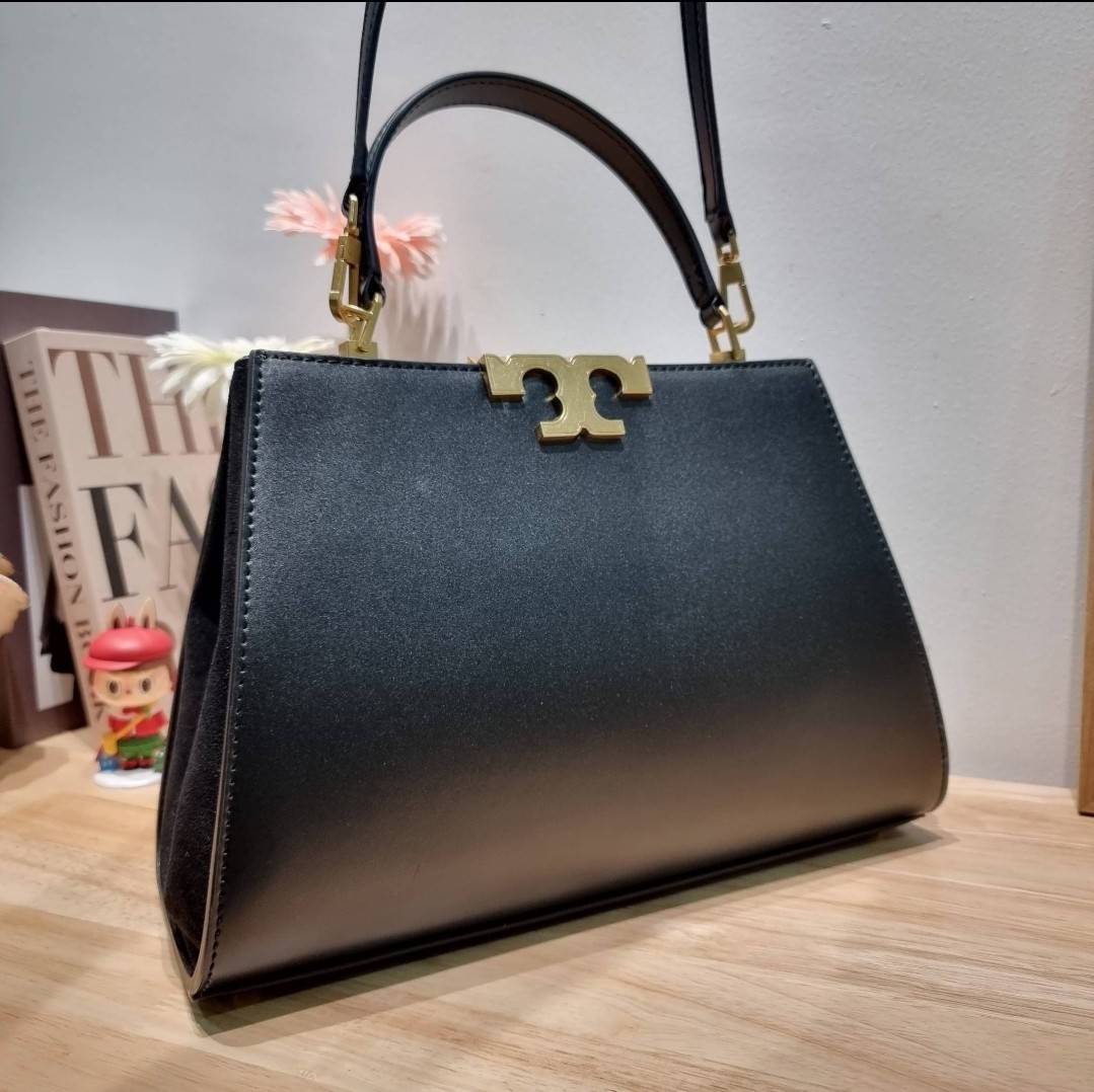 TORY BURCH ELEANOR SPAZZOLATO SATCHEL ใหม่และดูดีเกินต้าน กับกระเป๋าถือทรงสวย ใบใหญ่ ดีไซน์ผู้ดีเรียบหรู ถือขับผิวไปเลยทุกสี สวยคม มาพร้อมหูจับในตัว