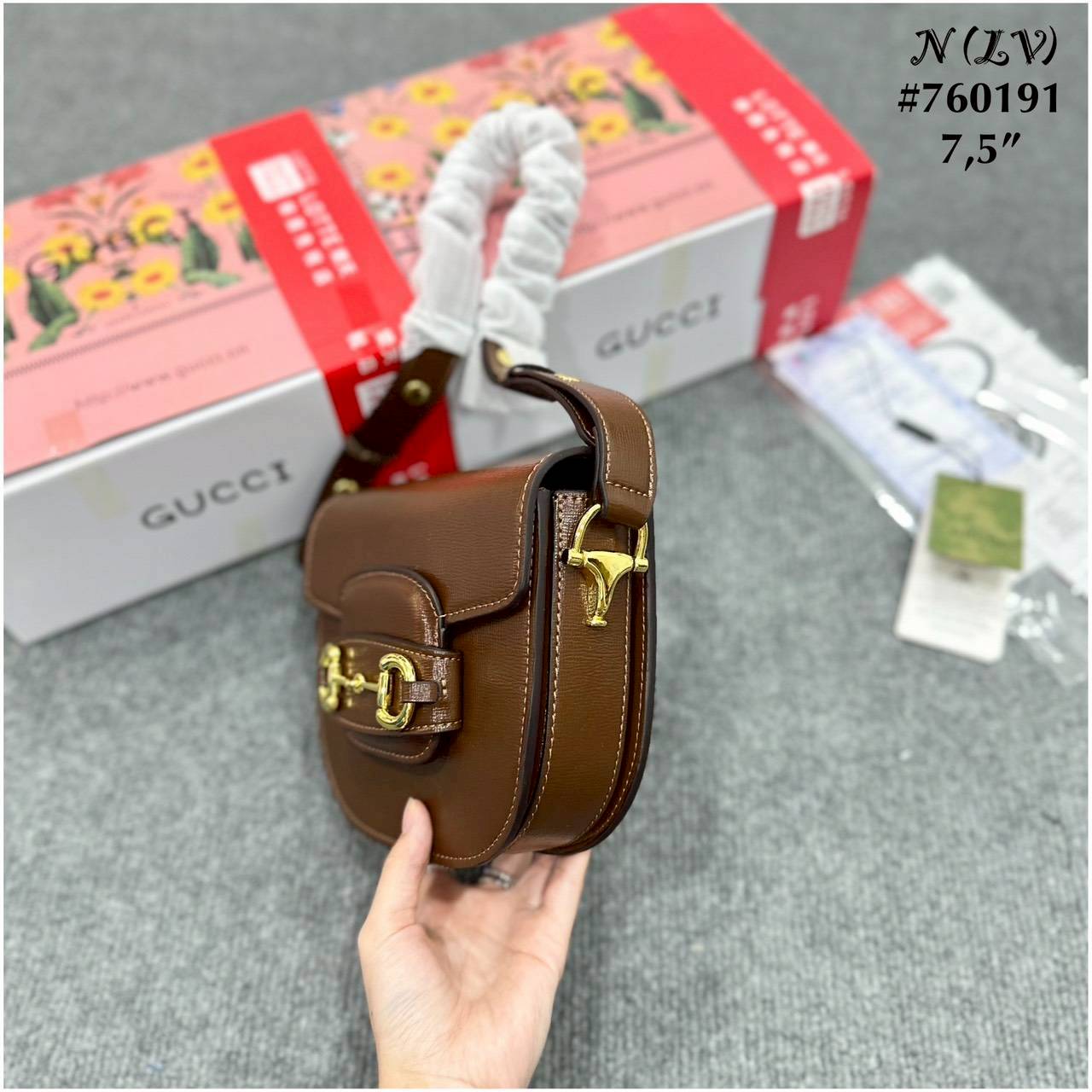 Gucci Horsebit 1955 mini rounded bag กระเป๋าสะพายทรงคลาสสิคดีไซน์ฐานกลม ไซส์มินิกะทัดรัด สวยผู้ดี ภายในเป็นช่องโล่ง มีช่องใส่ของจุกจิกได้ จุได้แบบกำลังดี