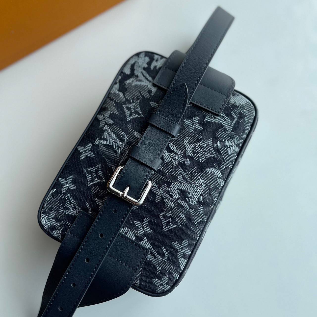 LV Outdoor Bumbag Denim Monogram Waist Bag / LV Belt Bag เกรดเทพออริจินอล 1:1 ใช้งานต่างประเทศได้ พร้อมส่งที่ไทย