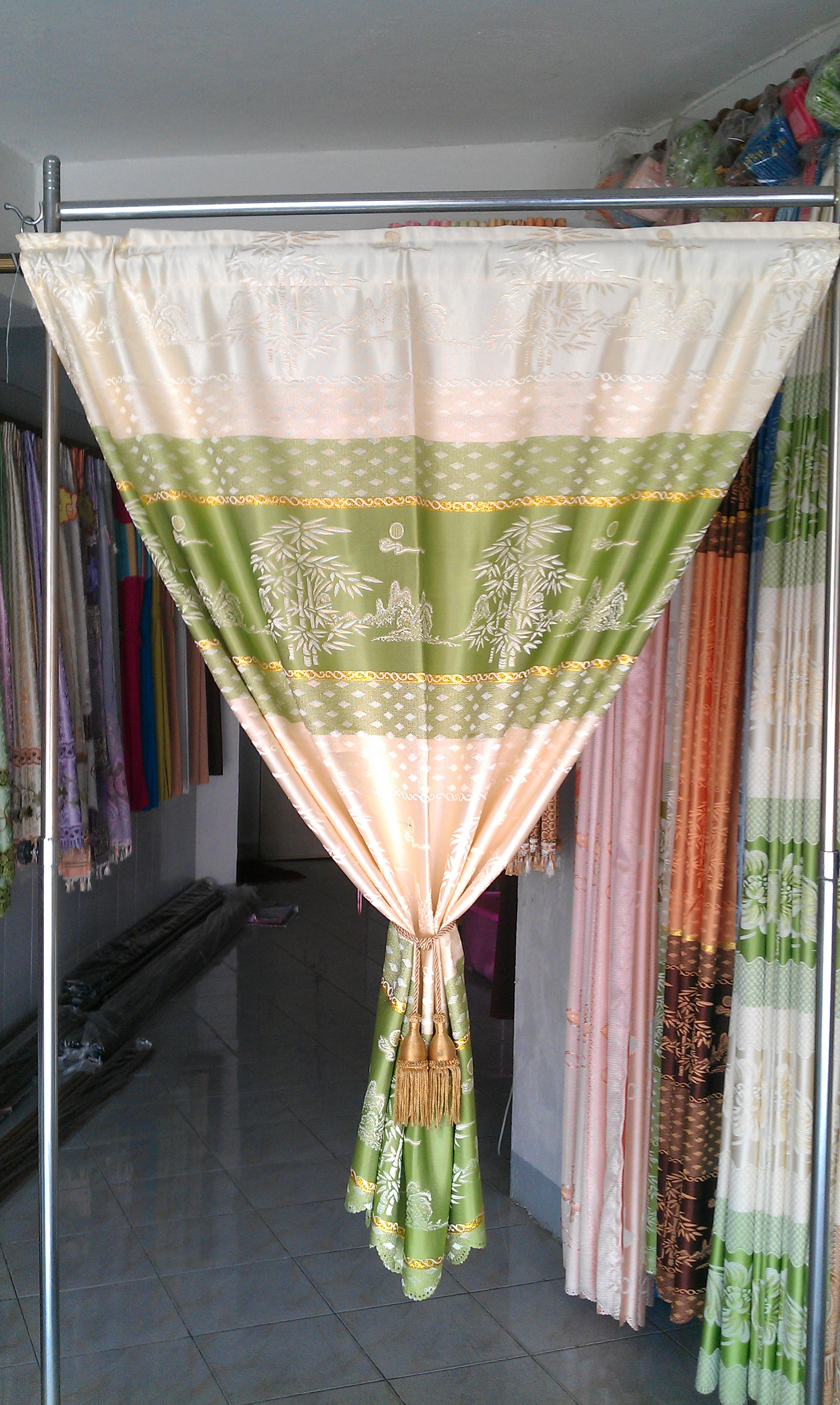 ลายต้นไผ่ สีเขียว