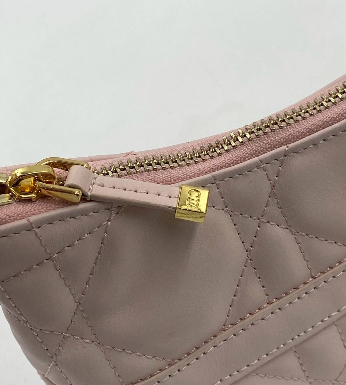 ORI หนังแท้ | DIOR Mini 30 Montaigne Cigale bag / DIOR Mini Miss Caro Cigale bag กระเป๋าสะพายไหล่ทรงโฮโบ ขนาดมินิเสริมไลน์ 30 Montaigne ด้วยรูปทรงทันสมัยและประณีตบรรจง