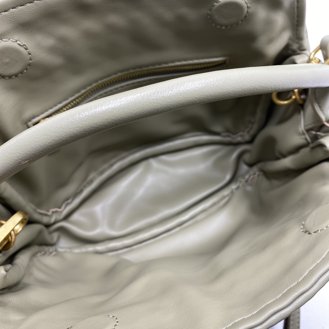 BOTTEGA intrecciato leather Snap Handle Handbag กระเป๋าถือ/สะพาย ดีไซส์สานเป็นเอกลักษณ์ หูจับในตัว หนังสวยงาม เกรดออริ สลับแท้ 1:1 ใช้งานต่างประเทศได้