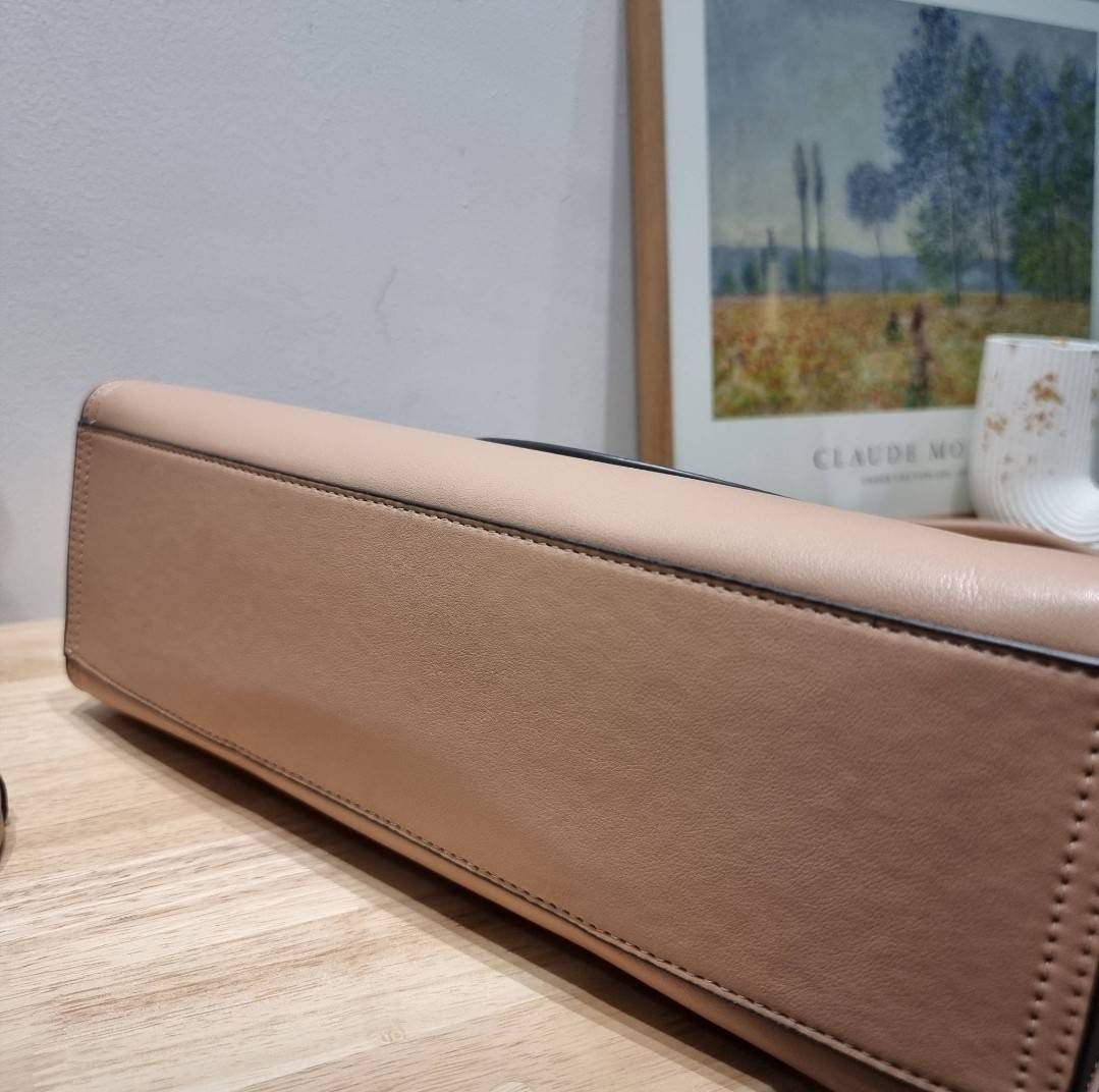 TORY BURCH ECO ELLA TOTE BAG / TORY TOTE BAG พร้อมส่ง 3 สี กระเป๋าสะพายทรงโท้ท ขนาดกำลังสวย จุของได้เต็มที่ รูปทรงคลาสสิคชวนใช้ โดดเด่นด้วย patch โลโก้ คอลเลคชั่นน้องใหม่ ส่งมาให้สาวๆได้ใจฟูอีกหนึ่งไอเท็ม