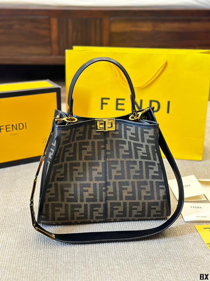 FENDI PEEKABOO XLITE TOTE Canvas Monogram Bag กระเป๋าทรงโท้ท ดีไซส์เป็นเอกลักษณ์ รุ่นหายาก ทรงสวยหรู ดูแพงเกินเบอร์!!