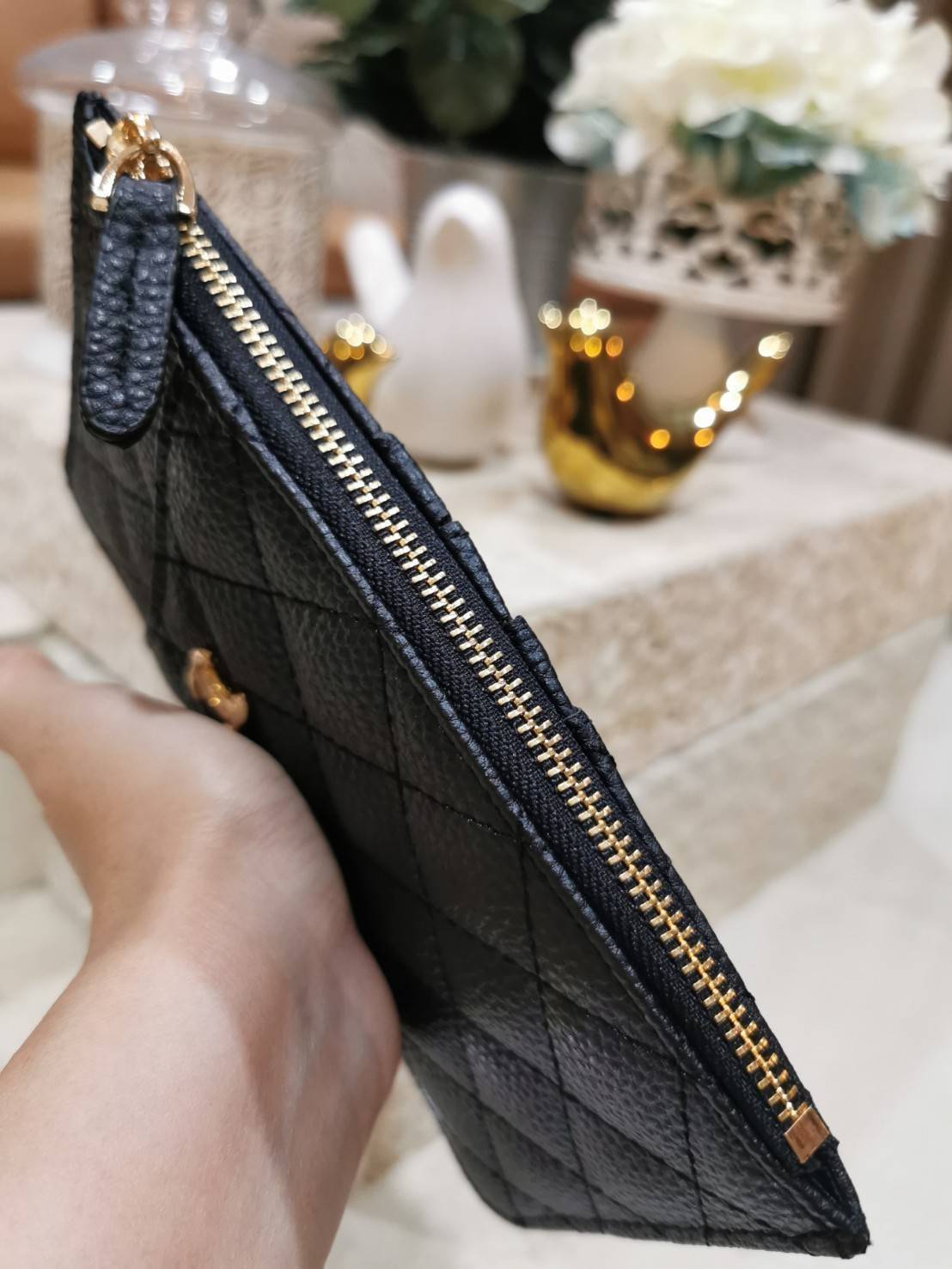 พรีเมี่ยมกิ๊ฟแท้ 100% 】Chanel Clutch Bag Gift With Purchase (GWP) กระเป๋าคลัชหรือกระเป๋าสตางค์ GWP จาก Chanel Cosmetic Counter วัสดุหนังคาเวียร์สวยหรูเปิดปิดด้วยซิปสะดวกใช้