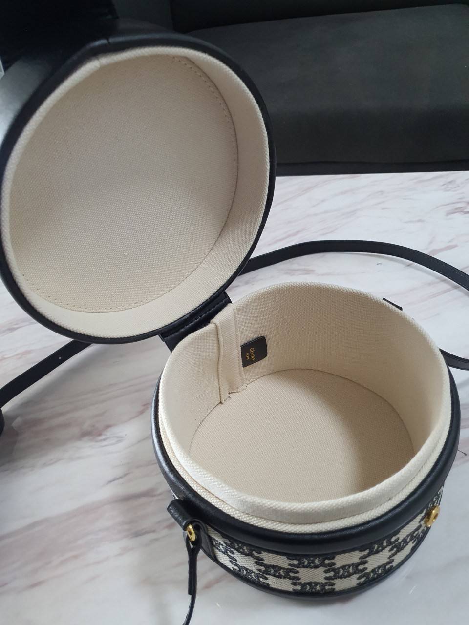 พรีเมี่ยมกิ๊ฟแท้ 100% 】CELINE CROSSBODY BAG VIP GIFT WITH PURCHASE (GWP) พรีเมี่ยมกิ๊ฟ Limited Edition จาก CELINE PERFUME DUTY FREE COUNTER