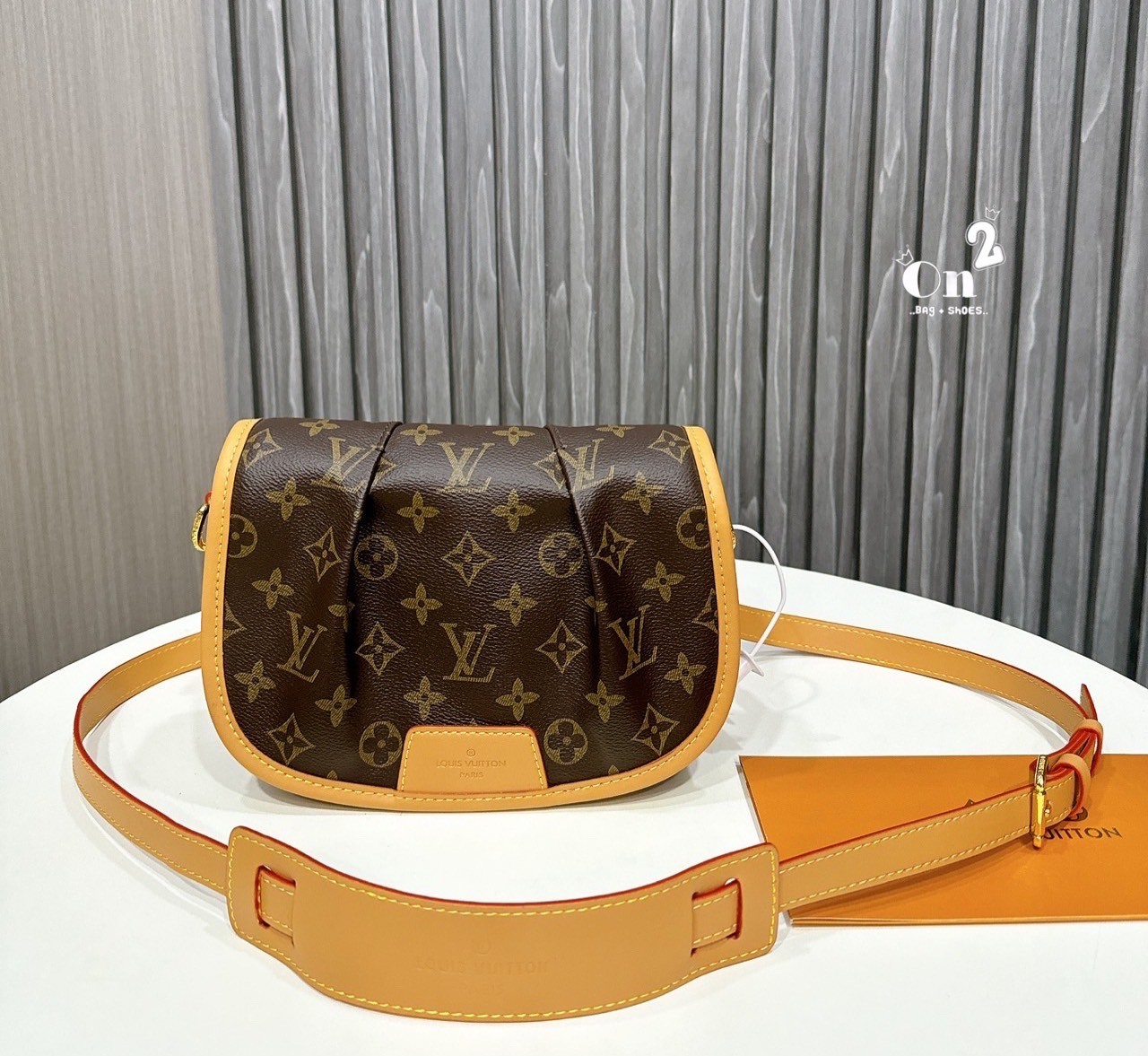 LV Menilmontant Monogram Canvas Bag / LV Crossbody bag กระเป๋าสะพายวินเทจ พิมพ์ลายโมโนแกรมสุดหรู คลาสสิคงานดีมาก รูปทรงใช้งานง่าย ภายในจุของได้เยอะ ขนาดกำลังสวย ใช้เป็น every ได้เลยค่ะ