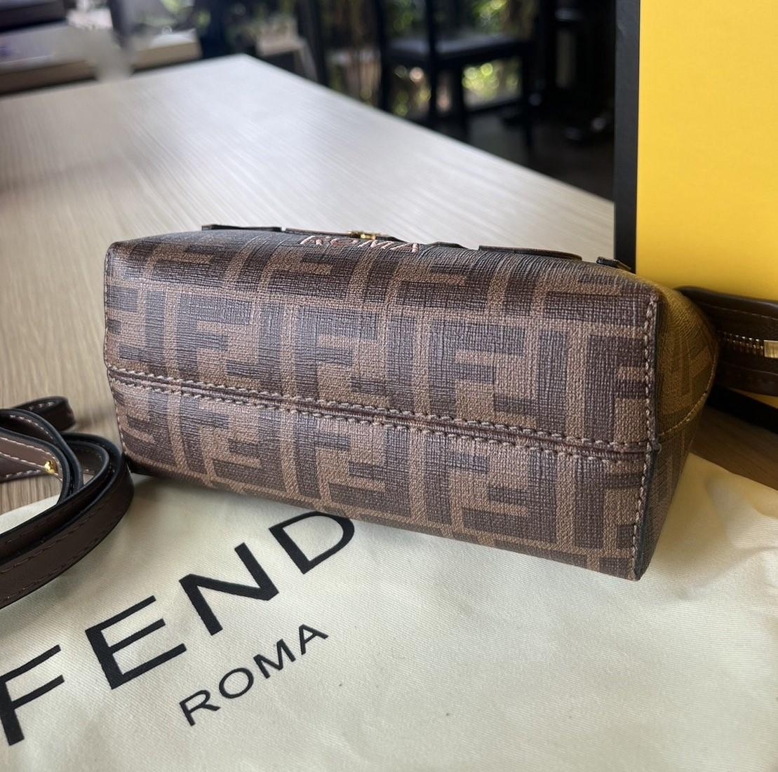 FENDI By The Way Mini Small brown FF fabric Boston bag / FENDI Bag พร้อมส่ง กระเป๋าสะพายใบเล็ก ผลิตจากผ้าแจ็คการ์ดลาย FF เป็นเอกลักษณ์ **สินค้าเกรดออริจินอล 1:1 สลับแท้