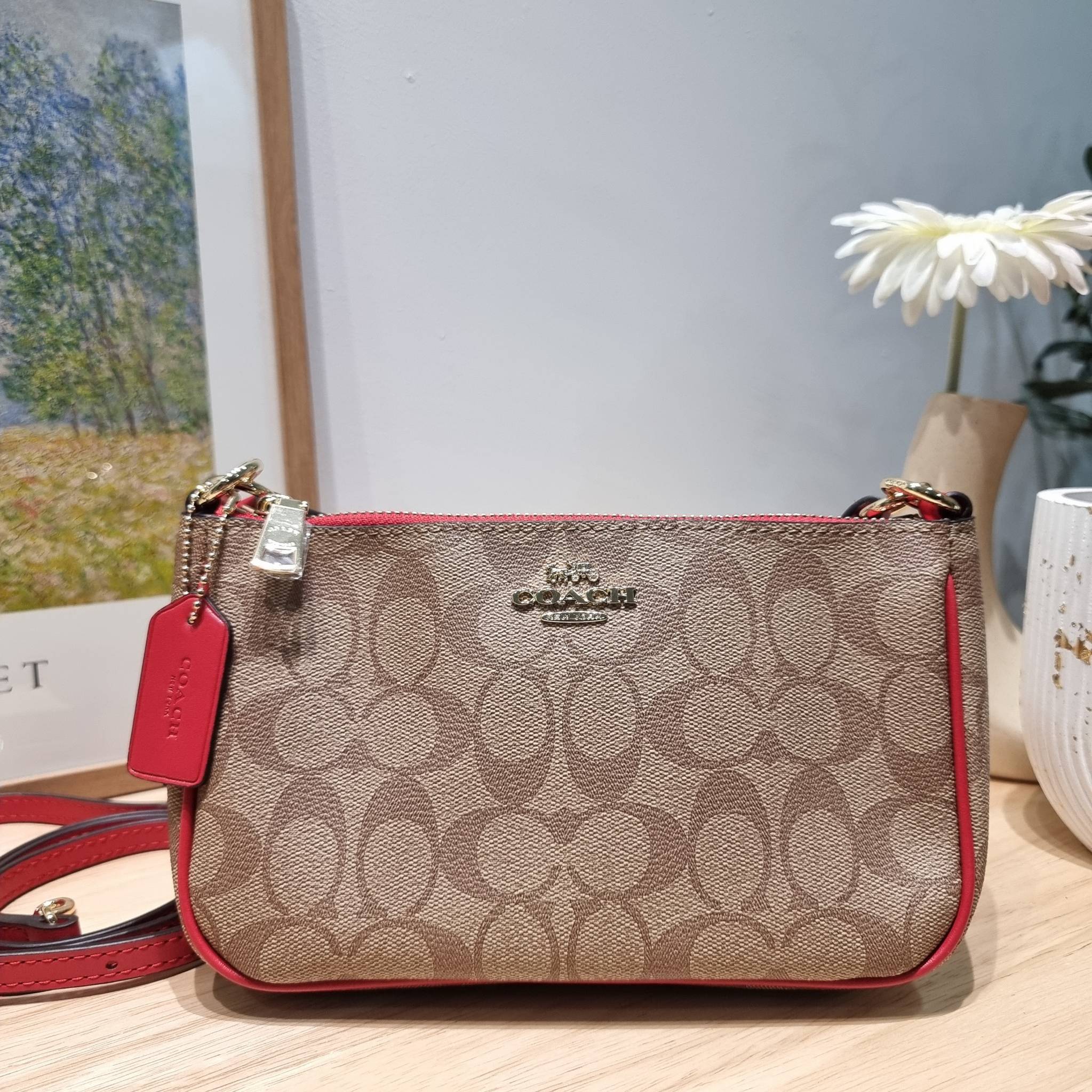 COACH TOP HANDLE POUCH F58321 พร้อมส่ง 9 สี กระเป๋าทรงพอช ยอดฮิต ยกขึ้นแท่น ด้วยดีไซน์ที่ออกมาให้ใช้งานได้ง่าย ขนาดกำลังเหมาะ