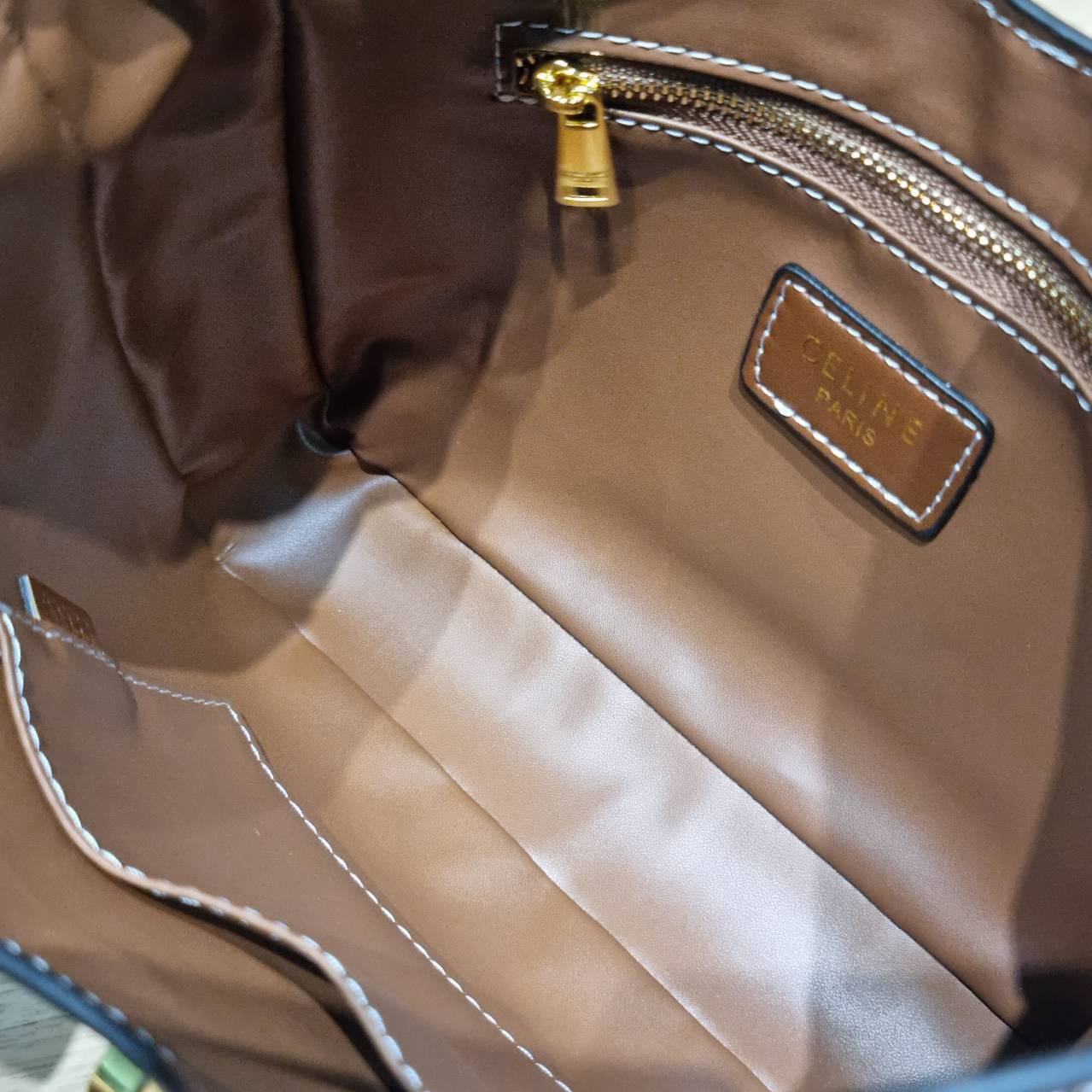 CELINE small camille soft bag มาแรงมาก! กับกระเป๋าที่ตัวแม่ใช้กันเยอะสุดๆ แม่ชมเอย อินฟลูดังๆมีใช้กันครบ ด้วยรูปทรงยอดนิยม