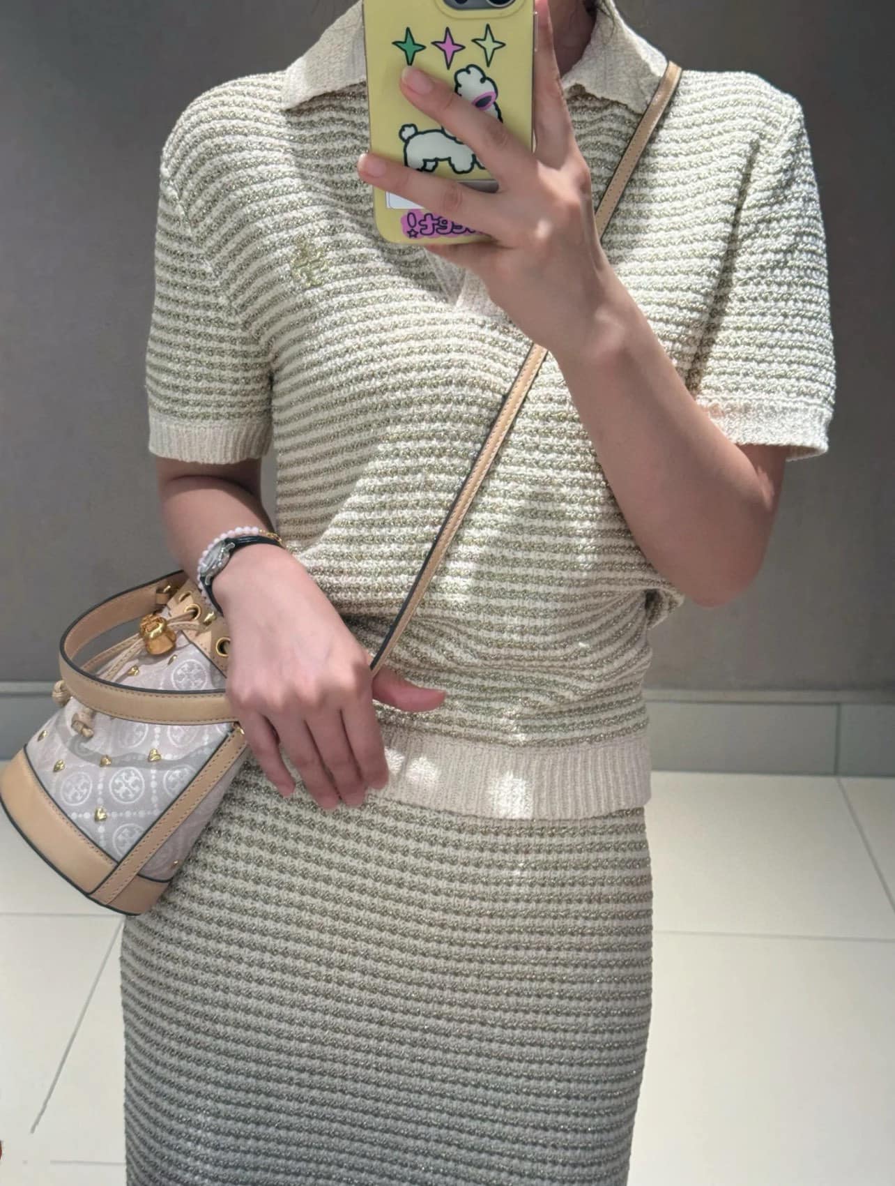 TORY BURCH T MONOGRAM EMBELLISHED MINI BUCKET BAG NEW IVORY MULTI กระเป๋าทรงบัคเก็ตแต่งหัวใจสีทองสวยหรู น่ารักรุ่นใหม่ล่าสุด เกรดท็อปออริ เทียบแท้ 1:1 เกรดดีสุด ใช้งานต่างประเทศได้