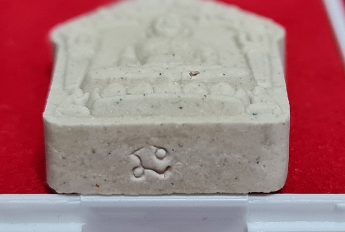 สินค้าหมดค่ะ พระขุนแผนผงพลายกุมาร รุ่นพรายกุมารมหาเศรษฐี วัดนาคกลางวรวิหาร พร้อมกล่องเดิมค่ะ