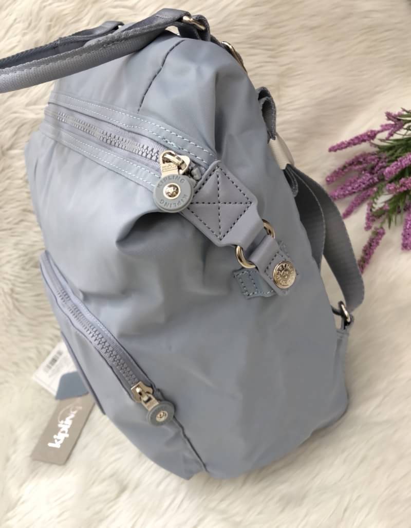 Kipling Naleb Backpack 2018 พร้อมส่งความน่ารัก กระเป๋าเป้ดีไซน์เก๋ตามแบบฉบับแบรนด์ดัง วัสดุไนล่อน ฐานบุฟองน้ำอยู่ทรงสวยน่าใช้มากค่ะ ด้านหน้ามีช่องซิปขนาดกลาง ใส่มือถือหรือของจุกจิกอื่นๆได้ค่ะ เปิดปิดช่องหลักแบบซิป ภายในโล่งกว้าง ใส่ของจุดจิกระหว่างวันได้เ