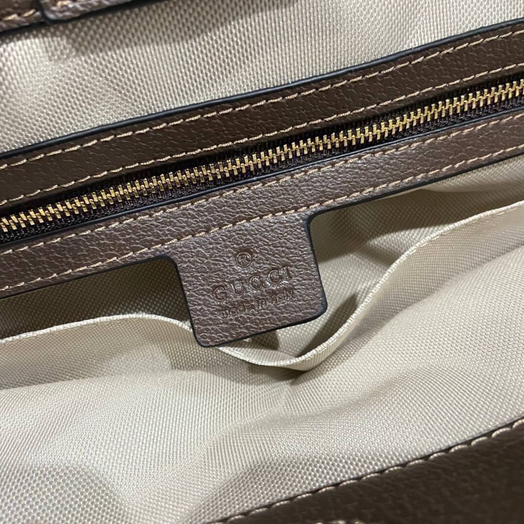 GUCCI jumbo GG medium tote / GUCCI Shopping Bag เกรดออริจินอล กระเป๋าสะพายทางโท้ทใบใหญ่ นำเสนอด้วยผ้าแคนวาส GG ซึ่งเป็นการเลียนแบบชื่อย่อของ Guccio Gucci ในขนาด Maxi ดีไซส์ร่วมสมัยลวดลาย GG โมโนแกรม ภาพถ่ายจากงานขายจริง ใช้งานต่างประเทศได้