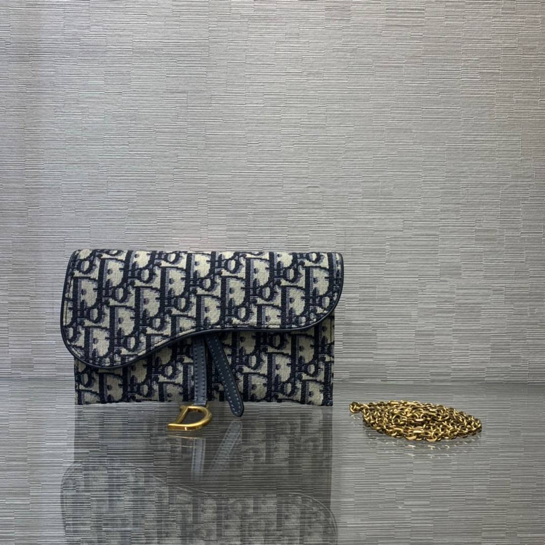 หนังแท้ DIOR SADDLE WALLET ON CHAIN Blue Dior Oblique Jacquard พร้อมส่งที่ไทย งานหนังแท้และผ้าแจ็คการ์ด เกรดเทพออริจินอล ภาพสินค้าถ่ายจากงานขายจริง ใช้งานต่างประเทศได้