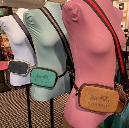 COACH JES CONVERTIBLE BELT BAG IN COLORBLOCK 2IN1 !! กระเป๋าคาดอก/สะพายข้าง ใช้ได้ถึง 2 แบบ!! คุ้มค่ามากที่สุด!! วัสดุหนัง pepble ดีไซน์เรียบ แต่หรู ภายในเป็นช่องโล่ง ใบนี้สาวๆที่ไม่ชอบพกของเยอะ เหมาะมากๆน้า 🙇♀️ ของดีราคาจับต้องได้ ไอเท็มนี