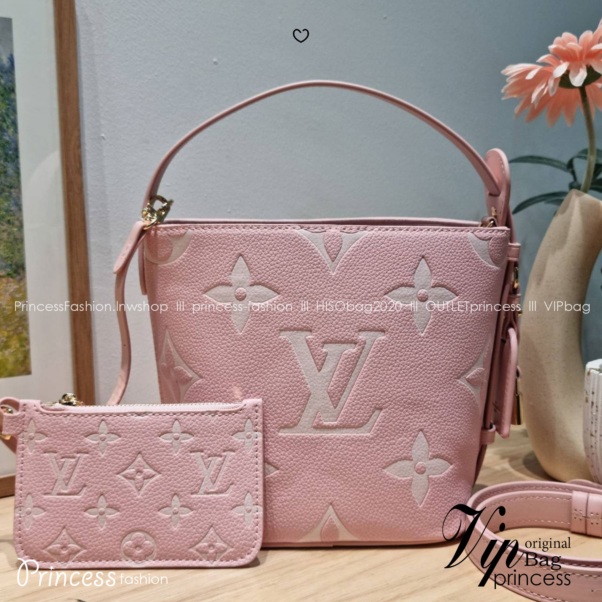 LV All In BB Bag กระเป๋าทรงบัคเก็ตที่มาแรงมากๆตอนนี้ พร้อมสีใหม่ต้อนรับวาเลนไทน์ รูปทรงคลาสสิคสะดวกใช้ ดีไซน์ลูกเล่นสนุกๆ ปรับเปลี่ยนรูปทรงกระเป๋าได้ไม่น่าเบื่อ ด้านข้างตกแต่งพวงหนังห้อยพร้อมกุญแจ