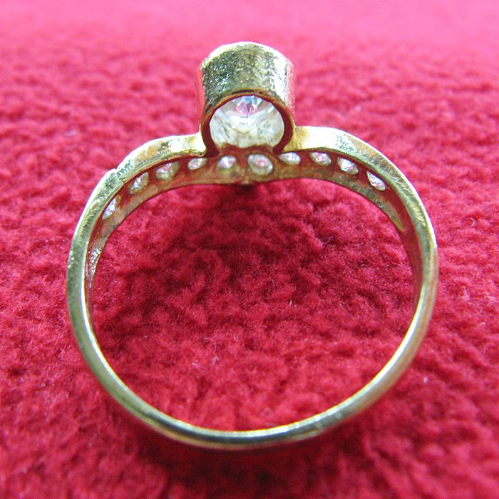 สินค้าหมดค่ะ แหวนเพชรทองเหลือง แบบ9(รูปหยดน้ำ ด้านข้างเพชรเล็กข้างละ5เม็ด)ค่ะ