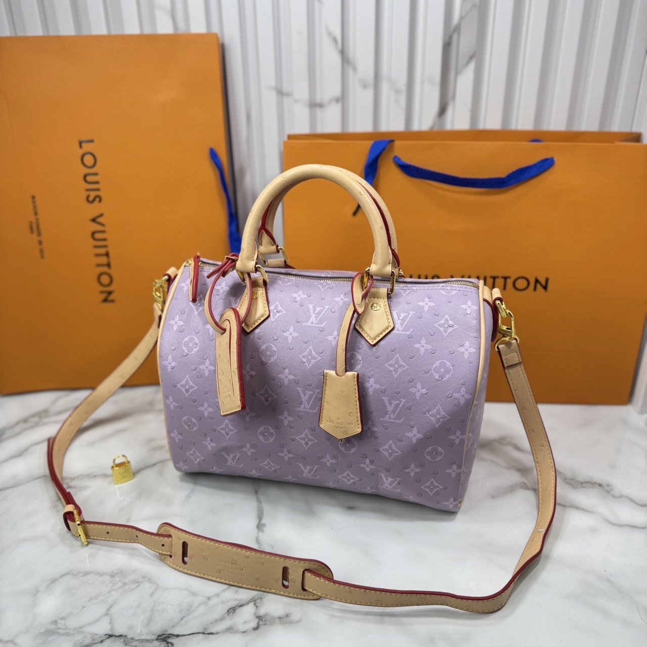ORI หนังแท้ | LV Speedy P9 Bandoulière 30 Bag กระเป๋าสะพายทรงหมอนสปีดี้ใบใหญ่ คอลใหม่ล่าสุดหรูหราโดดเด่น แต่งลายนูนเพิ่มเท็กเจอร์เต็มใบ รูปทรงใช้งานง่ายสวยตลอดกาล