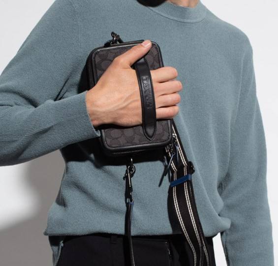 รุ่นสุดคูลล ใช้คู่ได้ทั้งชาย//หญิงเลยค่าา😘 COACH CHARTER CROSS BODY IN SIANATURE JACQUARD((C3780)) 💋พร้อมส่ง สินค้าออกใหม่ ไม่มียังไงไหว!! ✔️กระเป๋าสะพายครอสบอดี้ร์ หรือสามารถสอดมือตรงหนังด้านหน้าถือแบบเก๋ๆได้ด้วยค่าา วัสดุJacquardท