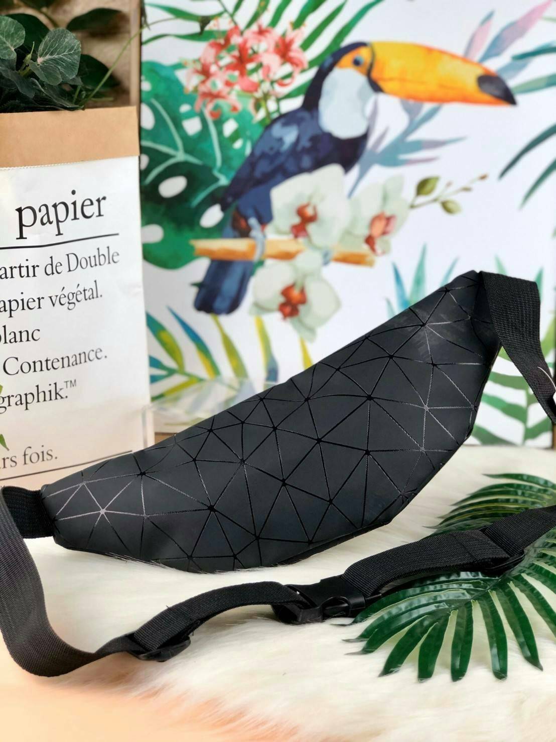 Adidas belt bag รุ่นใหม่พร้อมส่งที่ไทยกับกระเป๋าคาดอก/คาดเอว วัสดุpuน้ำหนักเบา ที่ตัวกระเป๋าแต่งtexture สวยงาม ด้านหน้าสกรีนโลโก้แบรนด์มีช่องด้านหน้า ใส่ iPhone plus ได้รวมถึงเหรียญ/บัตรที่ใช้บ่อย และช่องใหญ่จุได้เยอะ ใส่กระเป๋าเงินใบยาวได้ รุ่นนี้ปรับสาย