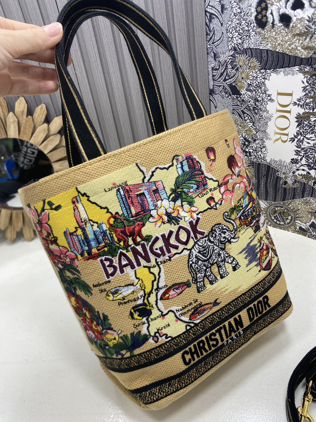 ORI หนังแท้ | Dior Book Tote / Souvenir Capsule highlighting Bangkok 🐘 กระเป๋าสะพายทรงโท้ท ดีไซน์สุดพิเศษ ด้วยลายช้างเอกลักษณ์ของประเทศไทย