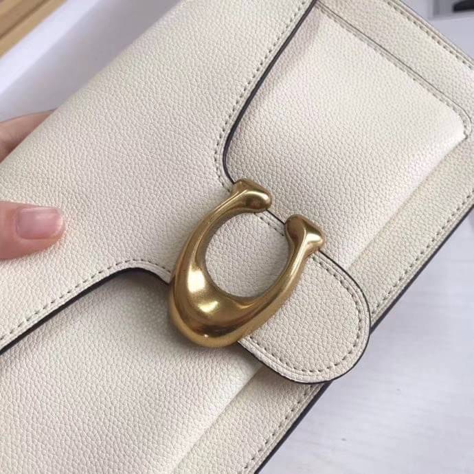 ของแท้ 💯% COACH Coach tabby convenience shoulder bag crossbody Product Details Polished pebble leather Inside zip and multifunction pockets Snap closure, fabric lining Outside slip pocket