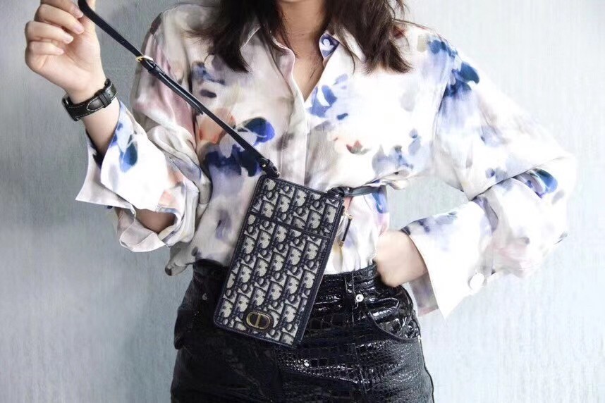 Dior 30 montaigne long wallet /Dior phone bag เกรดออริจินอล กระเป๋าเงินใบยาวลาย dior oblique ติดโลโก้ CD สีทองด้านหน้า