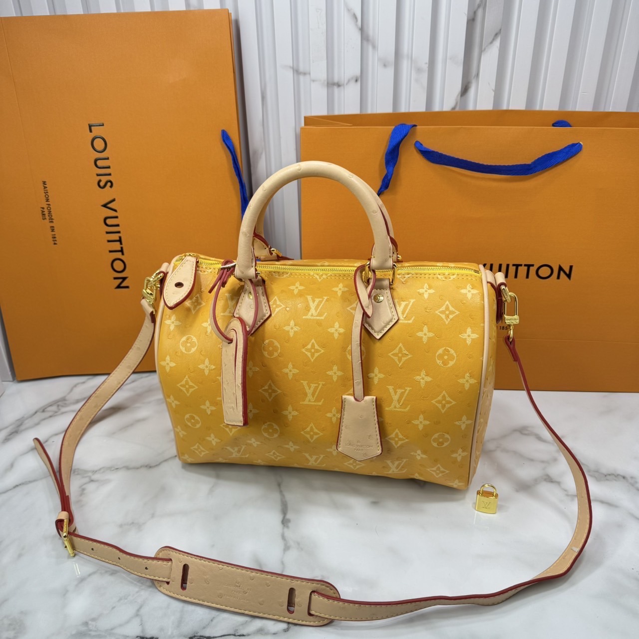 ORI หนังแท้ | LV Speedy P9 Bandoulière 30 Bag กระเป๋าสะพายทรงหมอนสปีดี้ใบใหญ่ คอลใหม่ล่าสุดหรูหราโดดเด่น แต่งลายนูนเพิ่มเท็กเจอร์เต็มใบ รูปทรงใช้งานง่ายสวยตลอดกาล