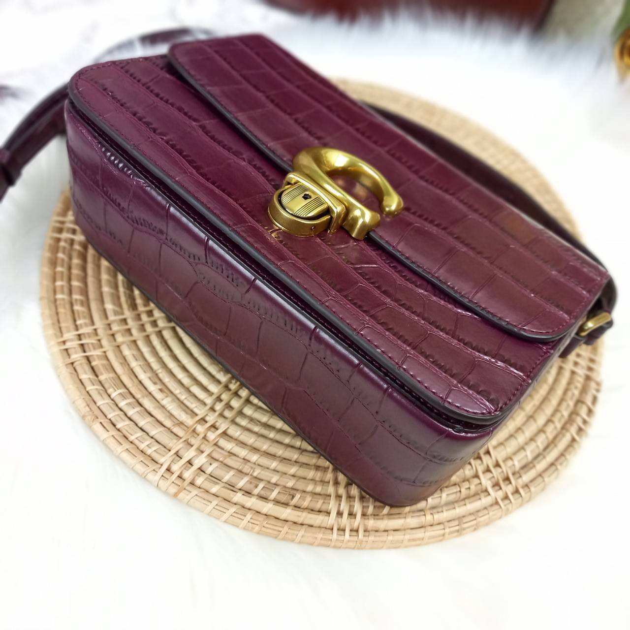 COACH CROCODILE EMBOSSED LEATHER STUDIO SHOULDER BAG (COACH C6640)🌺เอาซิ๊!!ใครอดใจไหวให้รู้ไป!! สวยตาแตก!! ปรับลุคให้ดูแพง แบบไม่ปรานีกันล่ะคราวนี้!// กระเป๋าถือ กระเป๋าสะพาย อีกหนึ่งคอลเลคชั่นสุดตะลึงตา หรูหรา! เวอร์วังอลังสร้าง! ที่ดูแพงม๊ากก!!/