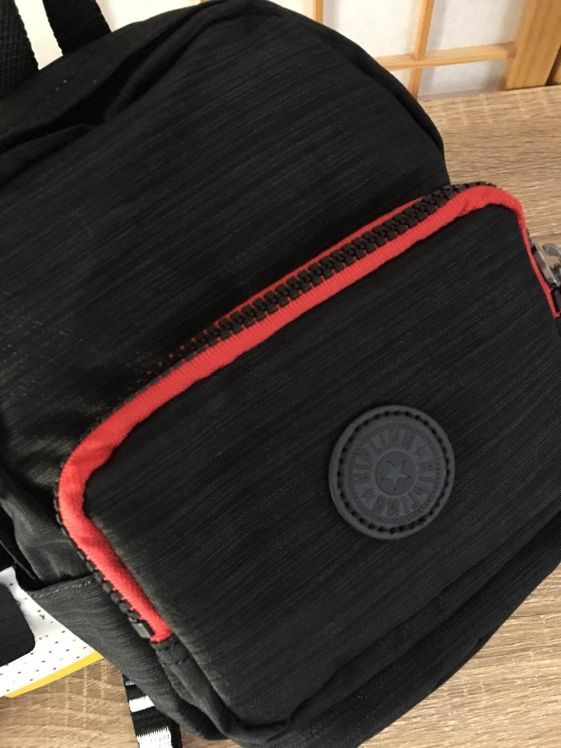 Kipling Mini K12673 กระเป๋าขนาดมินิ ใช้งานได้ถึง 3 แบบ ปรับเป็นเป้สะพายหลัง สะพายข้าง และมีหูหิ้ว ลวดลายสวยน่ารัก มีช่องเก็บหลายช่องแยกเก็บของจุกจิก ด้านข้างมีช่องโล่งไว้ใส่ของที่ต้องหยิบใช้บ่อยครั้ง สะพายได้กับสาวทุกลุคเลยค่ะ ไม่ควรพลาดเลยค่ะรุ่นนี้รีบจอ