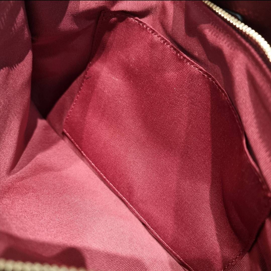 COACH HANNA CARRYALL IN SIGNATURE CANVAS / CH187 / CH195 / CH542 น้องใหม่ เรียบหรู ดูแพง กับกระเป๋าถือ/สะพายทรงสวย คงความคลาสสิค ดีไซน์ตกแต่งสายคาดจับจีบข้างกระเป๋าเพิ่มดีเทล มาพร้อมหูจับในตัว