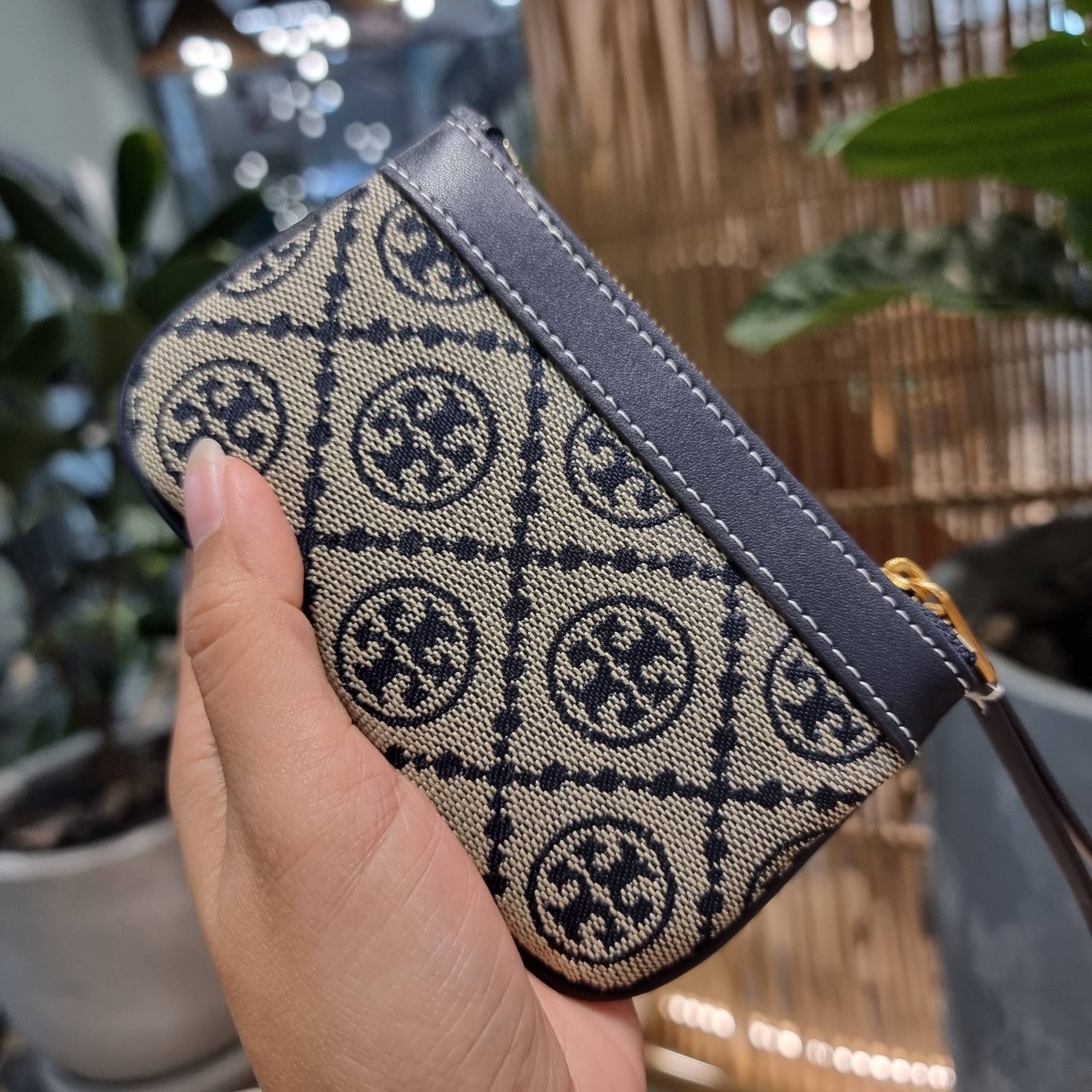 TORY BURCH T MONOGRAM CARD CASE KEY RING ใหม่ล่าสุด กับกระเป๋าเอนกประสงค์สำหรับถนอมบัตร น่ารัก คิ้วท์ๆ ใบจริงน่าใช้มาก