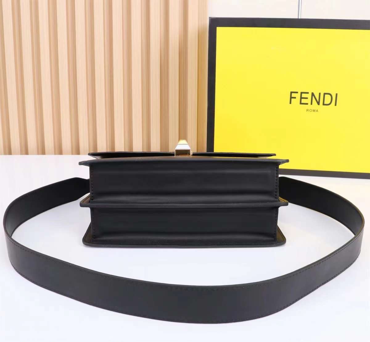 พร้อมส่ง 3 สี FENDI Kan I leather bag กระเป๋าสะพาย 🧡 เกรดออริจินอล 1:1 สลับแท้ ใช้งานต่างประเทศได้ ภาพถ่ายจากงานขายจริง