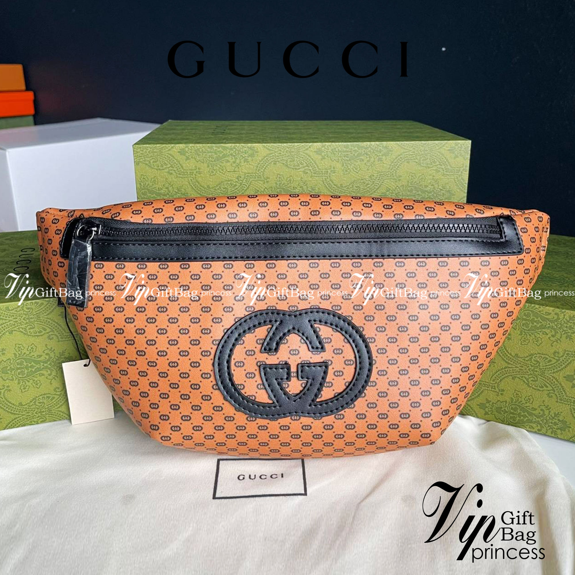 หนังแท้ GUCCI BELT BAG / GG BELT BAG กระเป๋าคาดอก/คาดเอว รุ่น Unisex ใช้ได้ทั้งหญิงชาย ภายในเป็นช่องโล่งกว้าง ใบใหญ่ขนาดมาตรฐานจุของได้เยอะ สายสะพายปรับได้ตามตัว ใบจริงเห็นแล้วหลงรัก คุ้มค่าที่สุด อีกรุ่นหนึ่งที่หลายคนตามหา งานออริสวยมาก ทำจากหนังแท้ สามา